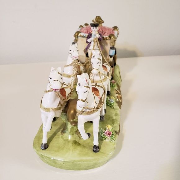 Capodimonte-Style Princess in a Horse Drawn Carriage Porcelain Made in Japan - Picture 9 of 14